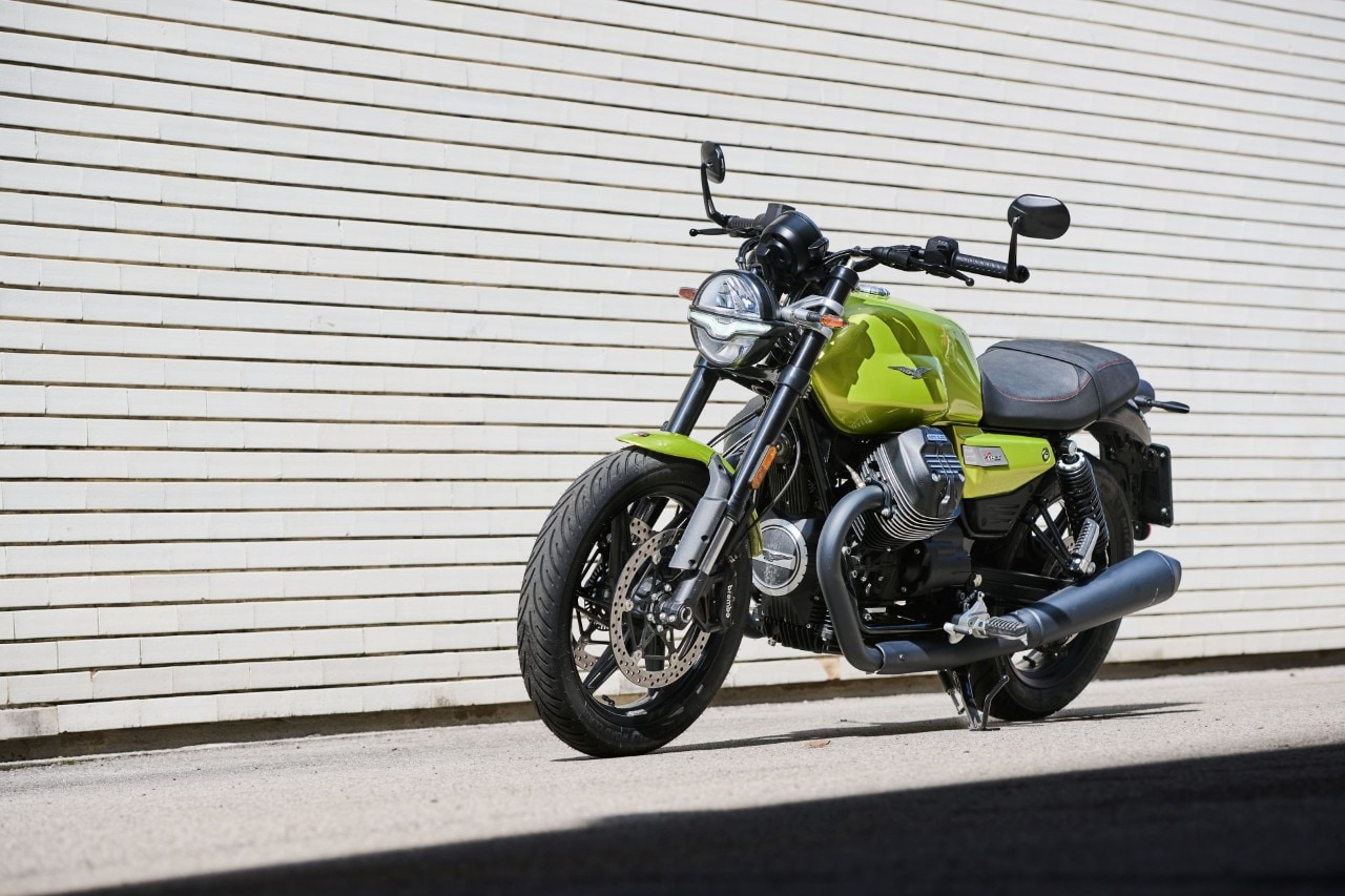 Moto Guzzi V7 Sport VS Triumph Speed Twin 900: qual è la miglior classic del 2025?